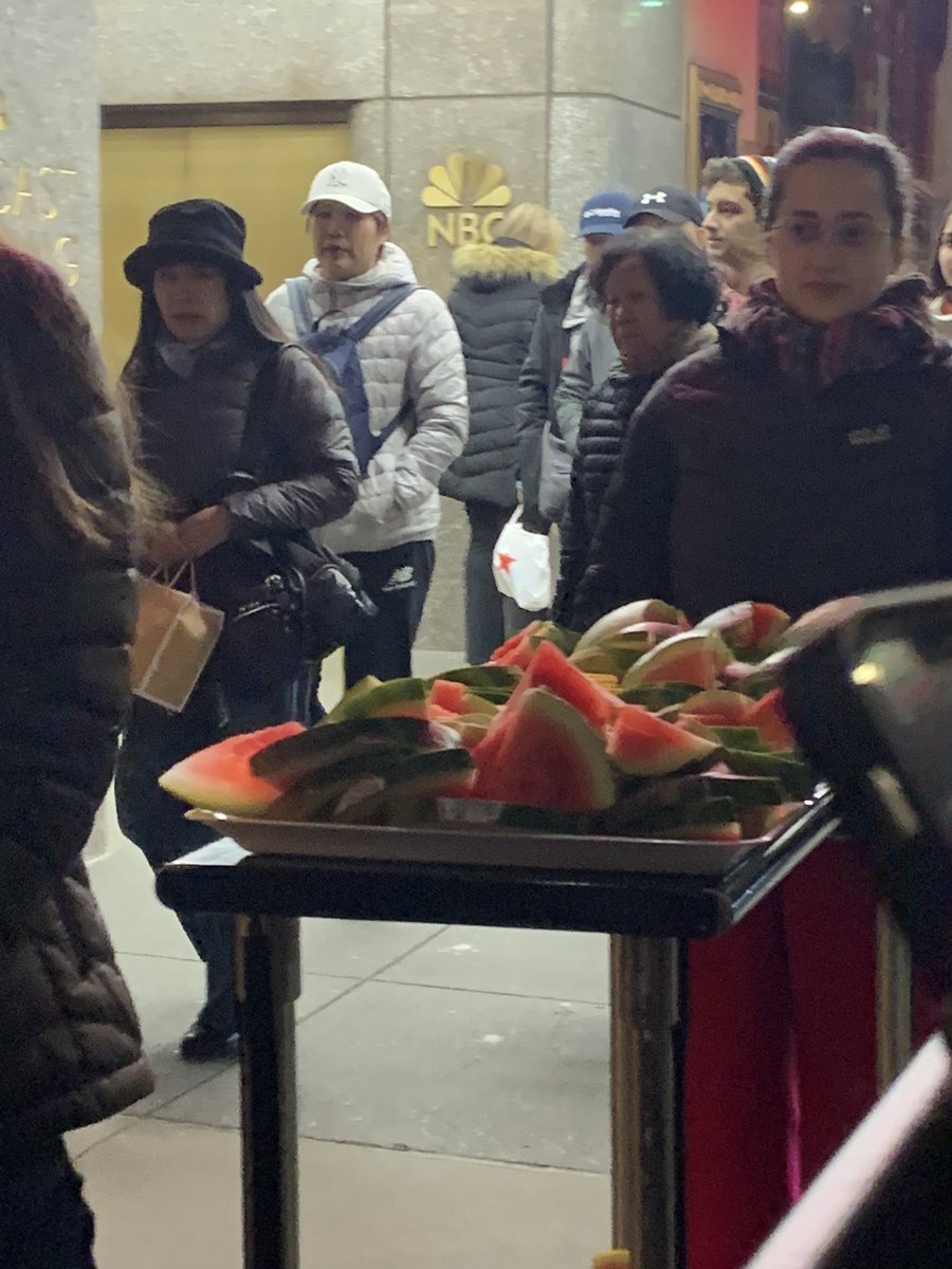 musicforasushi's tweet photo. HARRY GOT US CHERRIES AND WATERMELONS https://t.co/zrpUSY9Tw0