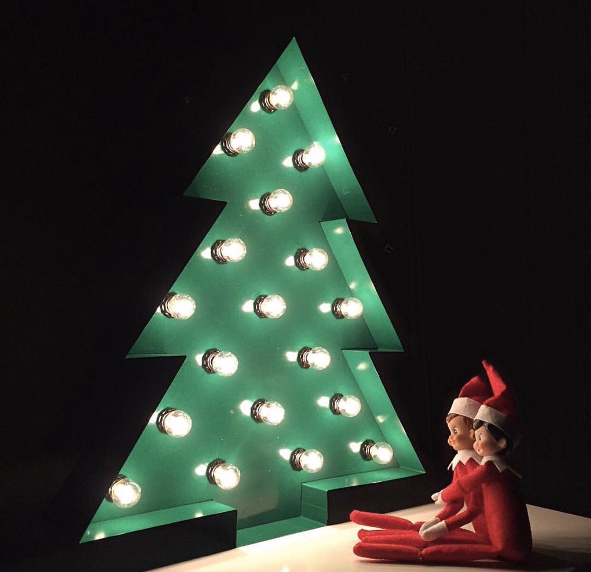 That moment when you take the Christmas tree out. Ahhhh... 🎄 
We will show you all of our available colors later tonight! 
#sawandsteel  #homedecor #interiordecor #interiordesign 
#christmas #christmastree #christmasdecor #christmastree🎄 #christmasgifts #elfontheshelf