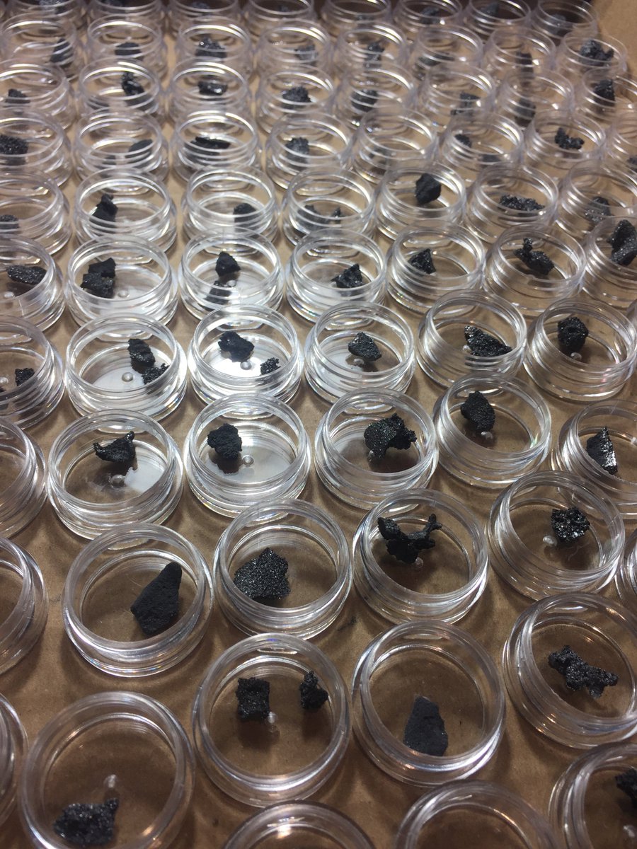 SBattenResearch's tweet image. Elements in Jars (Getting Coffee?). Aluminium, Boron, Carbon, Magnesium. #RealTimeElements #RealTimeChem