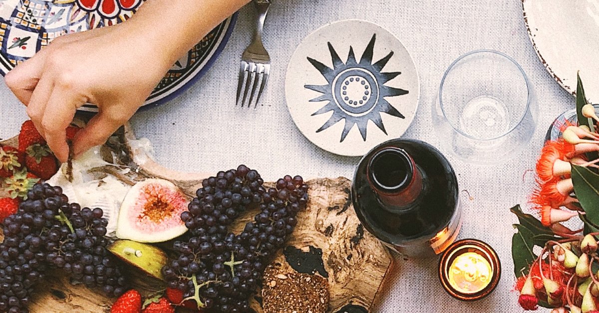 thinkproducts's tweet photo. Use these quick #tips to bring balance to the table and enjoy the holiday season while maintaining your wellness goals! 🍽 #ithinkican #goals #holidayseason https://t.co/oYf5AZ5ruT https://t.co/uvmsnzYRG1