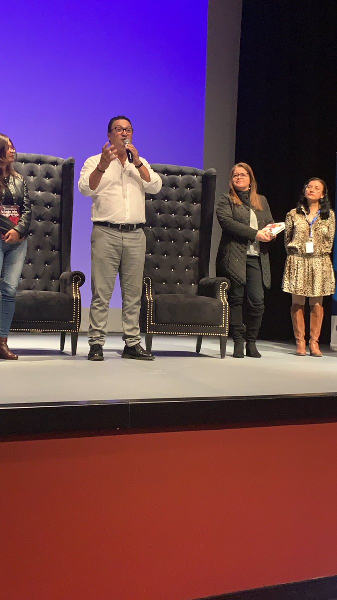 debate19reporta's tweet photo. Presentación de la tercera edición del libro Rehenes y su actualización de contenido por @Cascabelito09 y @MariaBelenArro1 #perdebate19 https://t.co/yibEPUbUAY