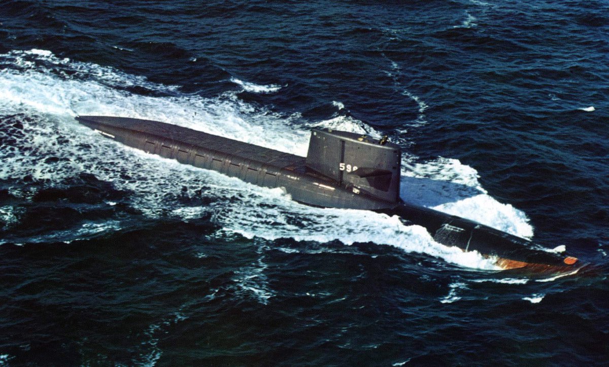lingometro's tweet photo. On this date in 1960, the first submarine with nuclear missiles, USS George Washington, takes to sea from Charleston, South Carolina.
#LingoMetro #FunWithEnglish #TodayInUSHistory #USSGeorgeWashington https://t.co/PoAzo1yg8f