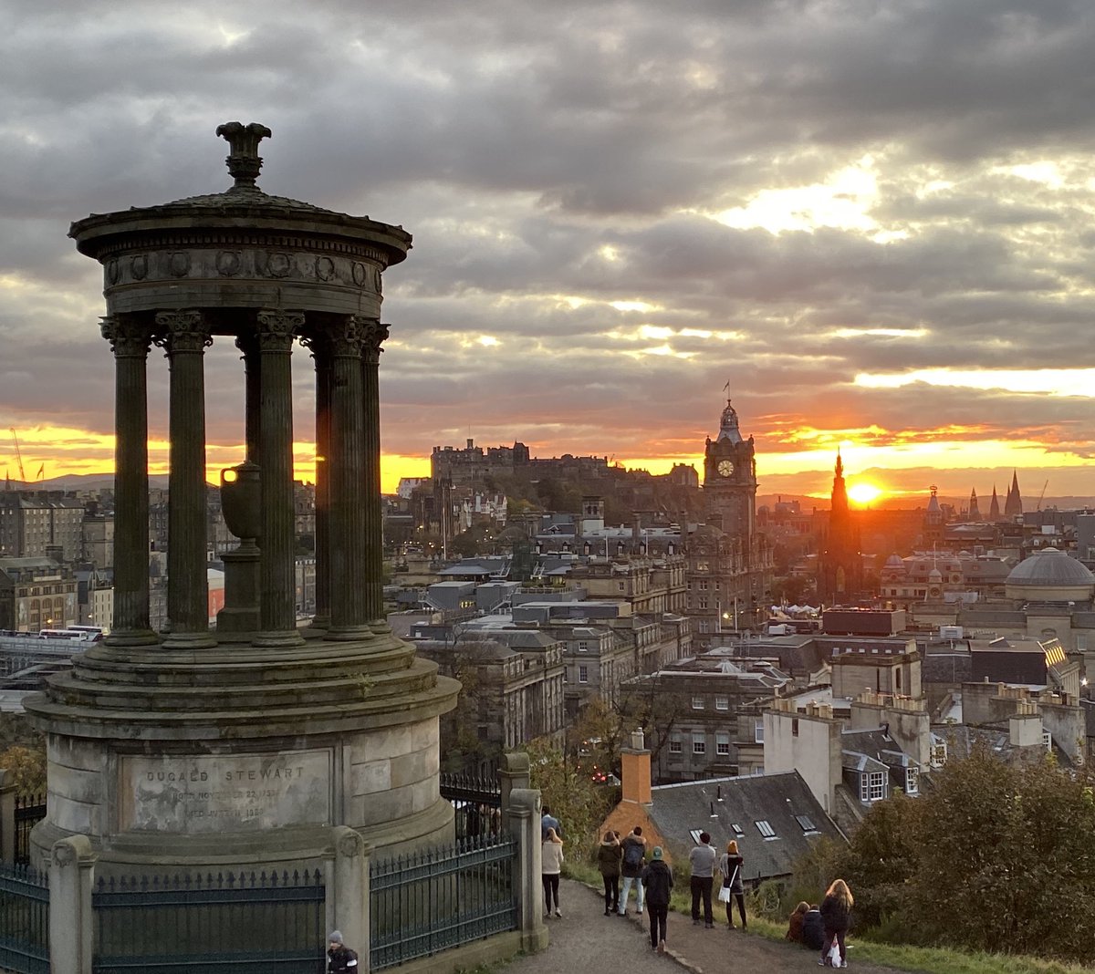 Sunset on #CaltonHill in #Edinburgh. Doesn’t get any better #VisitScotland ⁦@VisitScotland⁩