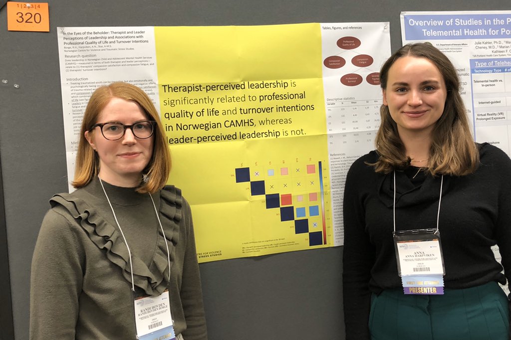 NKVTS's tweet photo. Posteren til Randi Hovden Borge @BorgeRandi og Anna Harpviken @AnnaKristense fra NKVTS forteller at terapeuter og ledere i BUP oppfatter ledelsen forskjellig, og det er kun terapeutenes oppfatning som har betydning for hvordan de trives i rollen som terapeut. #ISTSS2019 https://t.co/xvAbZGGhy0