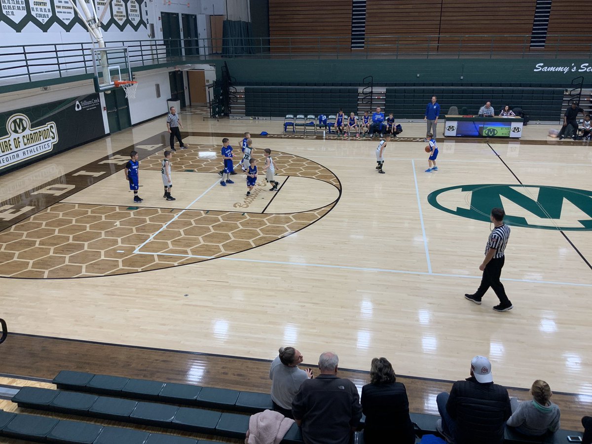 Ohio_Basketball's tweet image. The Medina Classic has tipped off with 109 Community Only Boys and Girls teams competing for titles this weekend.  3rd Grade Brunswick ahead of Medina 22-4 in the Main Gym!   #medina2019    #neobball     #Communityhoops