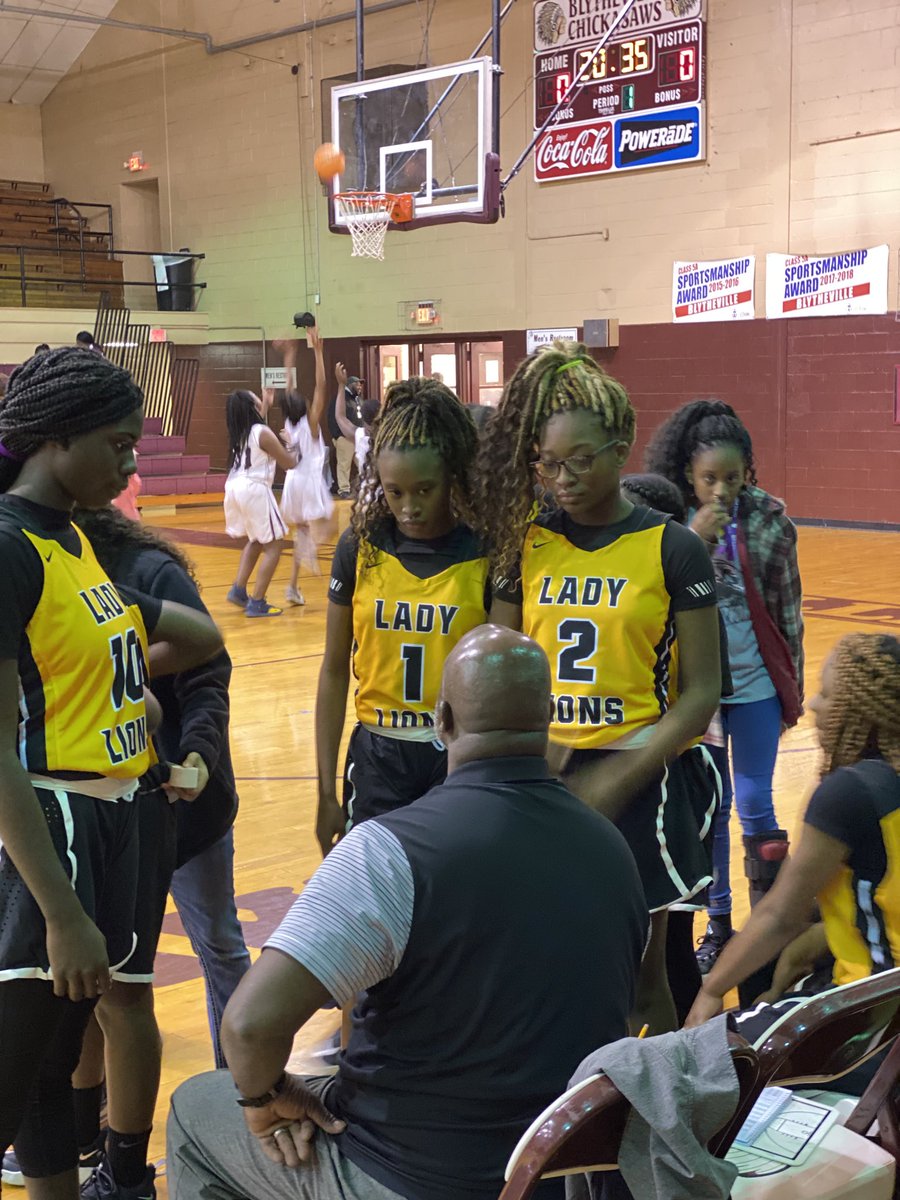 dabrowneyes23's tweet photo. Game Time!!! #LetsGetBuckets #SisterSister #DoubleTrouble https://t.co/jPRCwE9Ku0
