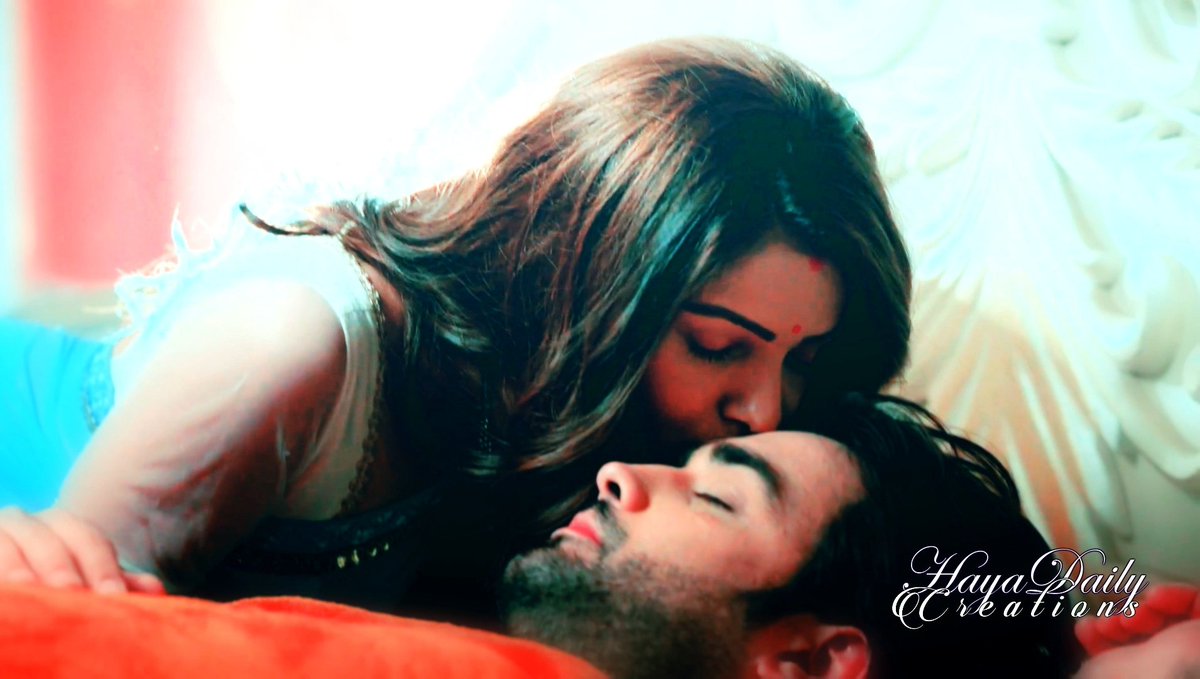 curlyyyh3ad_'s tweet photo. #Saumya wishes #Harman good morning wid a forehead kiss! π
#HaYa forehead kisses had also become hugely popular after a couple of forehead kisses btwn them joining their list of hugs, hand holds, chup moments etc..π
Do u miss their forehead kisses too? We surely do #ReliveHaYa https://t.co/3KSaiNodAh