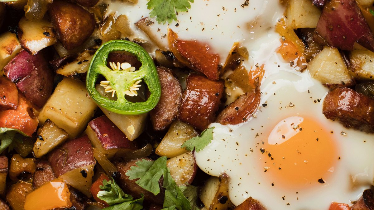 Committed to breakfast for dinner like we're committed to #certifiedhumane Jalapeno Cheddar Sausages. 

#breakfast breakfastfordinner #certifiedhumane #northcountrysmokehouse