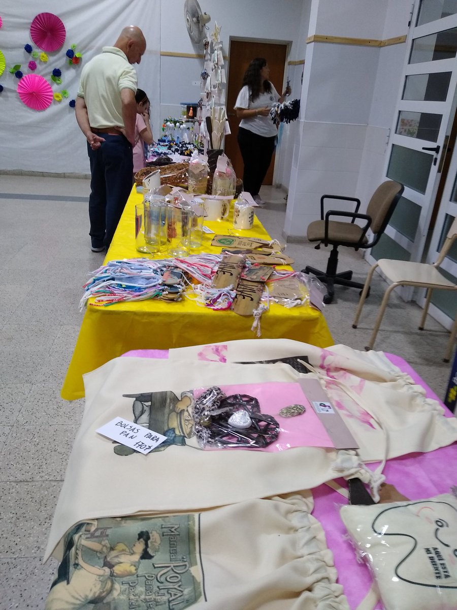 ce_junin's tweet photo. Compromiso y trabajar con el corazón, esa es la receta de todo el equipo docente, alumnos y familia del CFI de  Junín. Felicitaciones. @JDistritaljunin @petreccapablo https://t.co/HmZi1Hgwdi