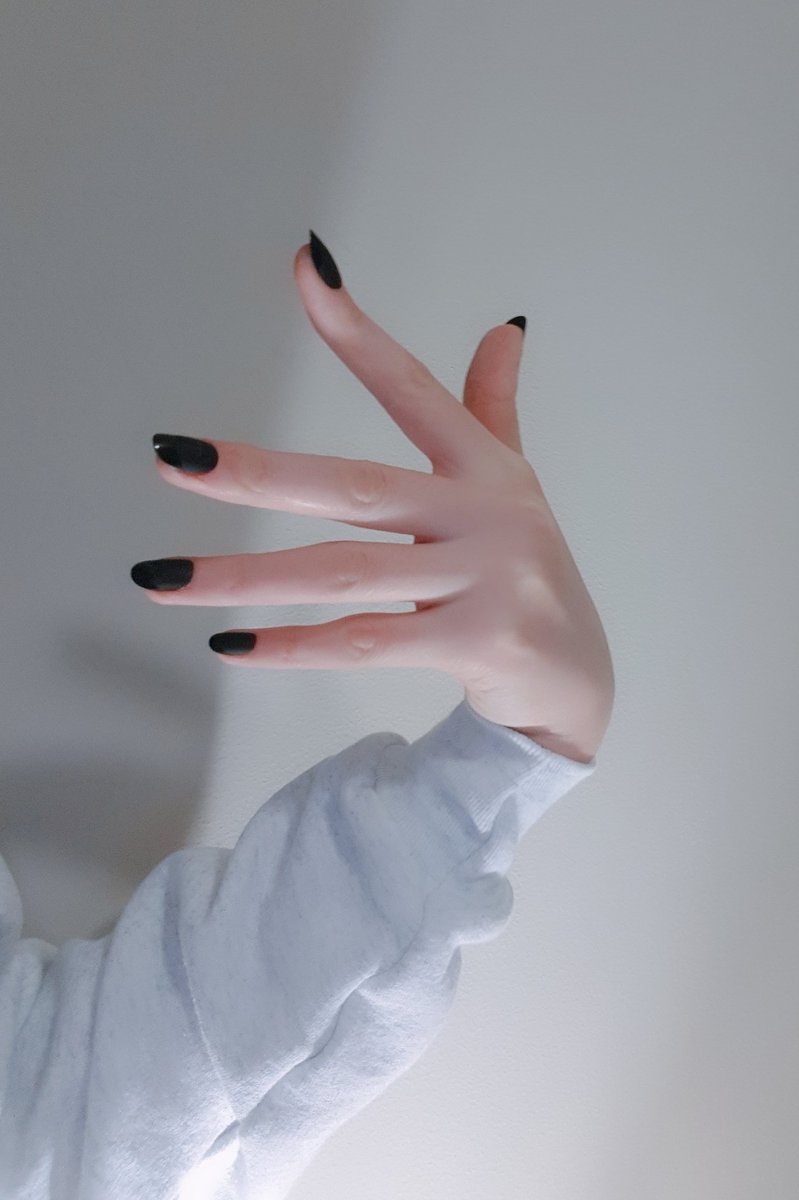 Request_hand's tweet image. 인생 첫 네일팁 도저언