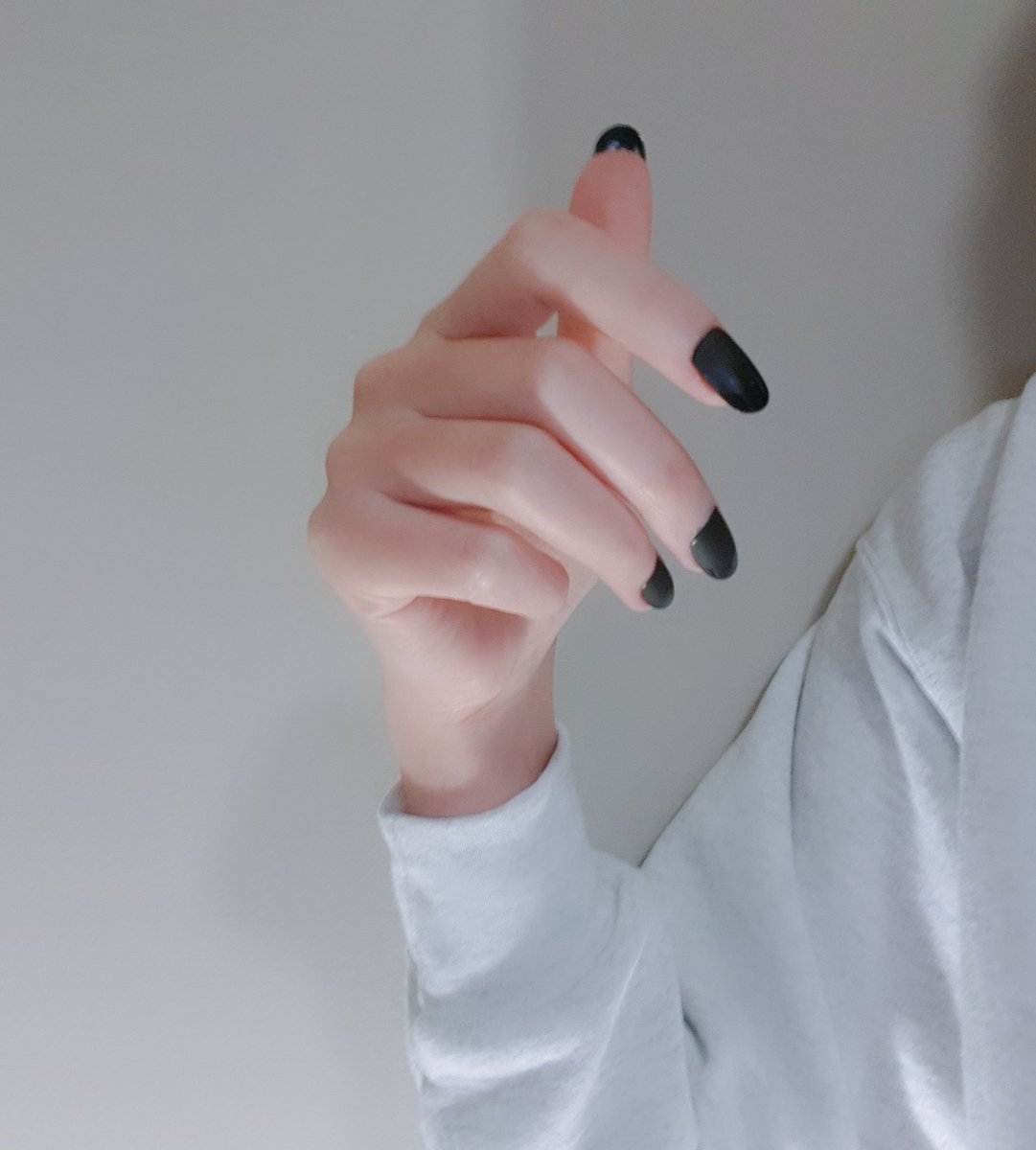 Request_hand's tweet image. 인생 첫 네일팁 도저언