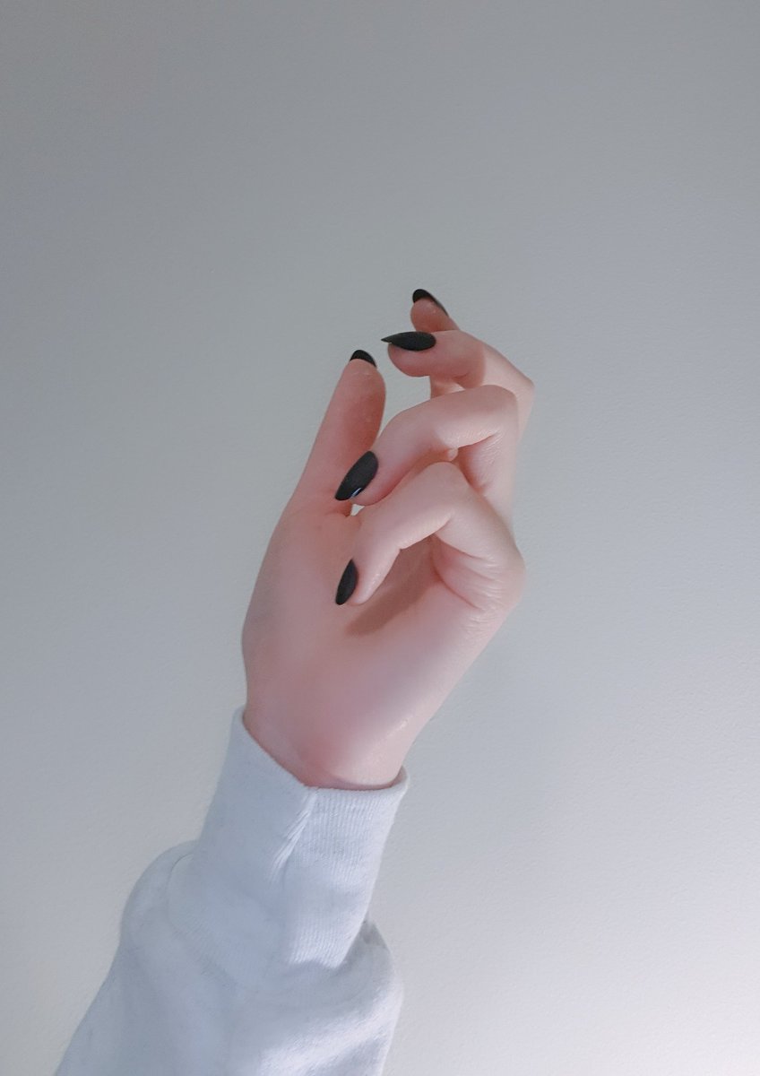 Request_hand's tweet image. 인생 첫 네일팁 도저언