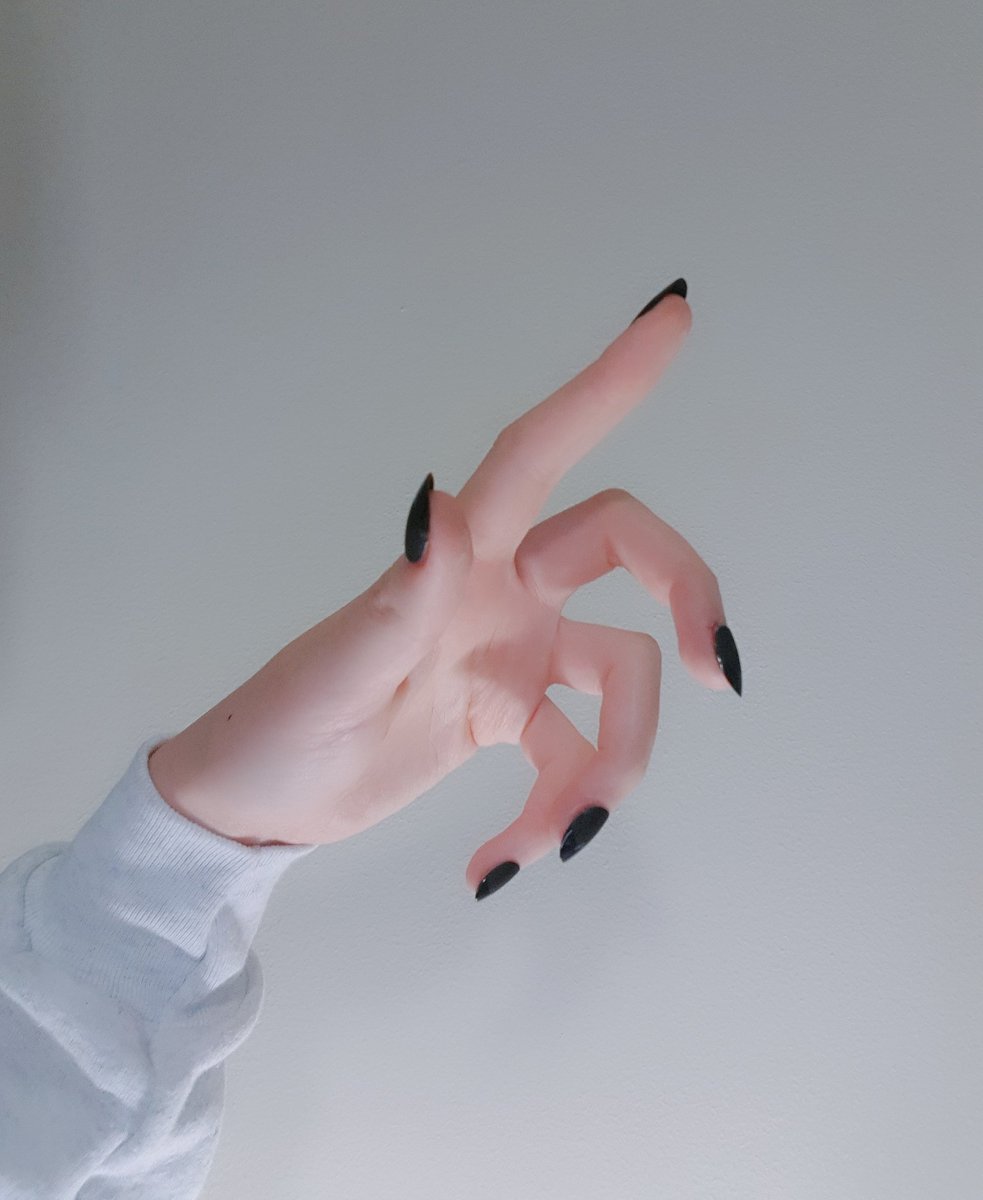 Request_hand's tweet image. 인생 첫 네일팁 도저언