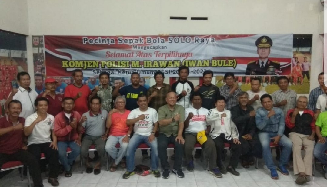 Koyone sih wis ora perlu berharap bergandengan tangan, duduk satu meja atau apalah
Wis wektune buang, singkirkan dan gantikan orang2 kolot sing meh ngisruh Persis Solo
Percayalah dibalik kalemnya wong solo akan ada jiwa perlawanan yang luar biasa
#solomelawan