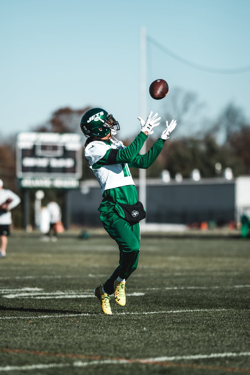nyjets's tweet photo. Robby's Rocket Power cleats today were way too clean 🔥

🚀 @youngamazing9 🚀 https://t.co/2zxRi4VfEp