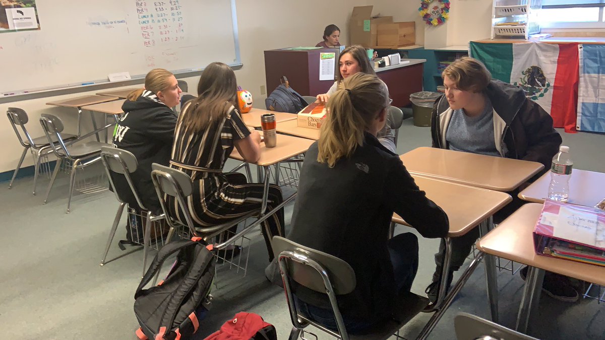 LAHSnewspaper's tweet photo. Newspaper Meeting underway!! https://t.co/ikxQYDstEa
