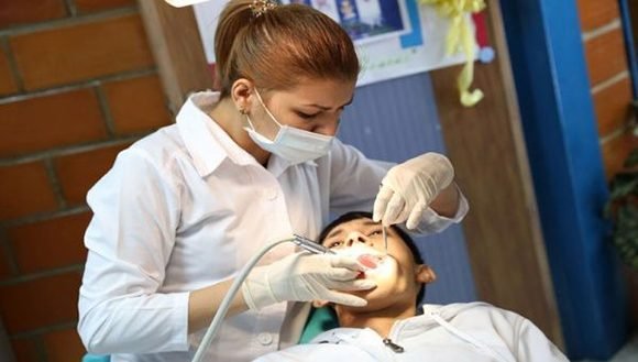 YairaJR's tweet photo. Los pueblos de Nuestra América y del resto del mundo conocen que siempre podrán contar con la vocación humanista y solidaria de los profesionales cubanos. #CubaPorLaSalud https://t.co/7AGgRoTUud