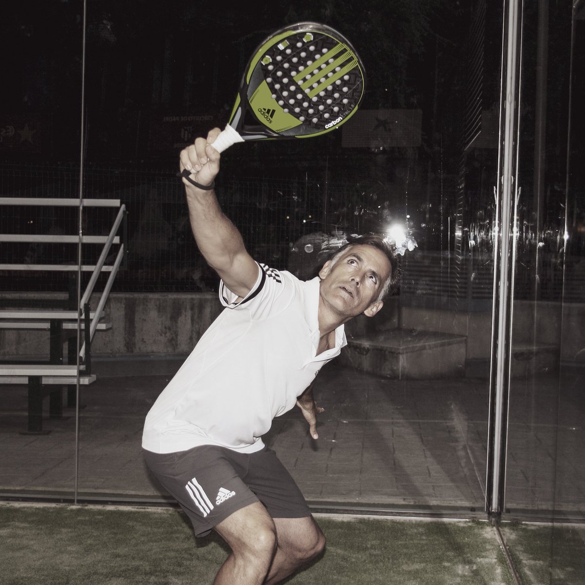 El globo es en mi opinión uno de los golpes más importantes del #Pádel. En defensa, es esencial. Te permite ganar tiempo para recuperar posición y, al mismo tiempo es un arma de contraataque fundamental. 
·
#globo #defensa #dspadel #adidasPADEL