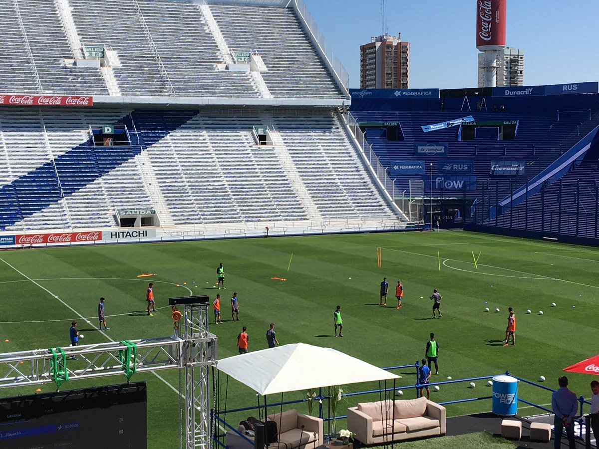 #FCBarcelonaEnVelez 
Capacitacion en el Futbol!!