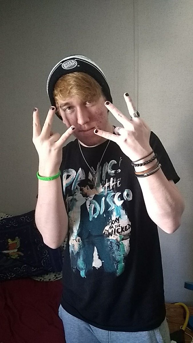 skylarhuffman10's tweet photo. @ColbyBrock @jakewebber I also have an Eboy friend😂 https://t.co/wYlS9070Te