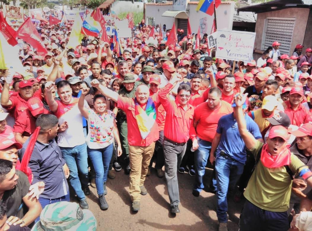 Junto al Primer Vicepresidente del <a href="/PartidoPSUV/">PSUV</a> Diosdado Cabello en Amazonas movilizados en respaldo al jefe indio del sur <a href="/evoespueblo/">Evo Morales Ayma</a> ¡Los indígenas seguimos en las calles  dando la batalla! #PueblosEnLuchaPorLaPaz shorturl.at/rJKL5