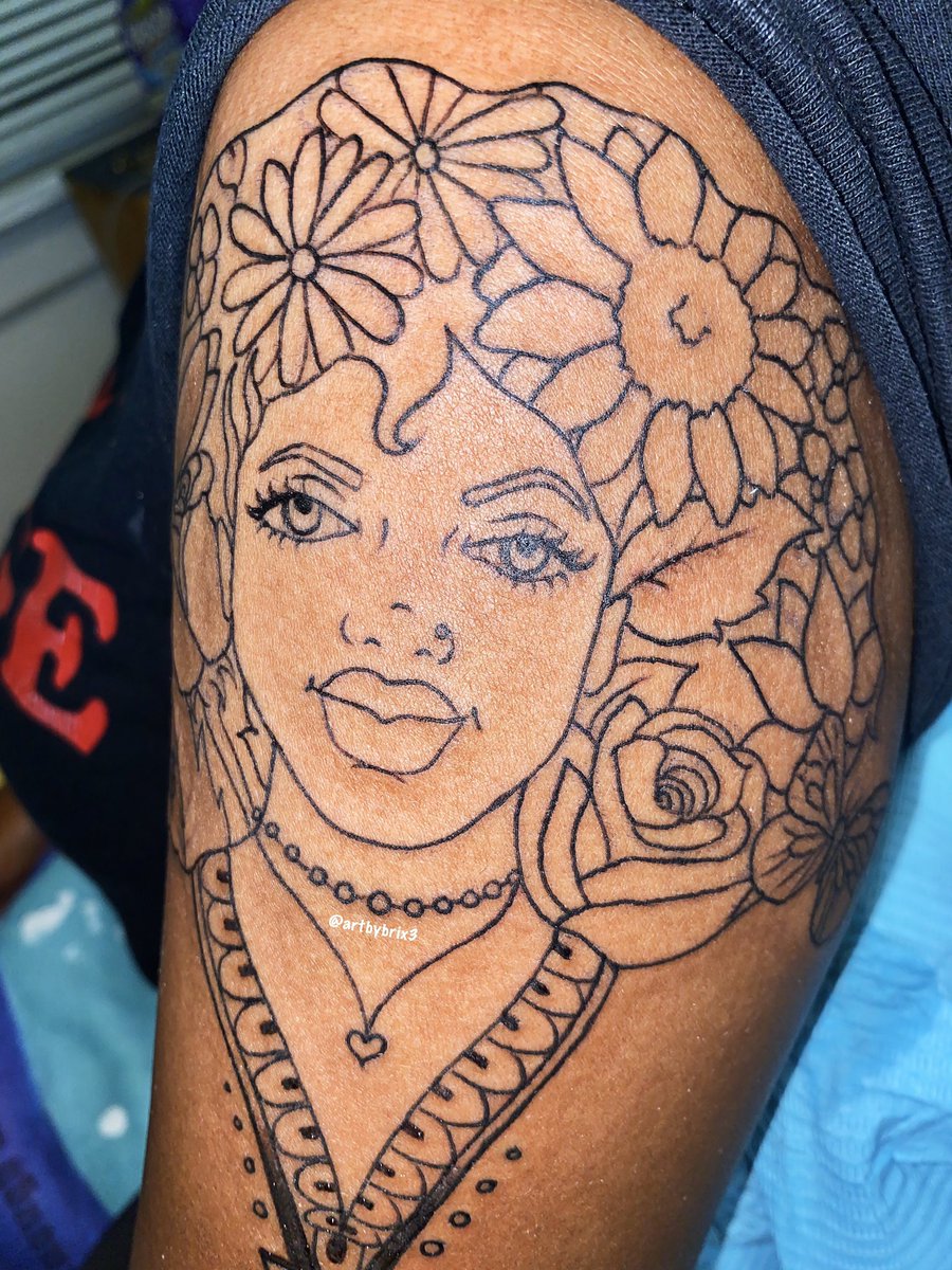 xEnoughSaidx's tweet photo. Kinda in love with this cute lil piece I did yesterday 🥺🌻✨ https://t.co/fVcZAaGaJ1