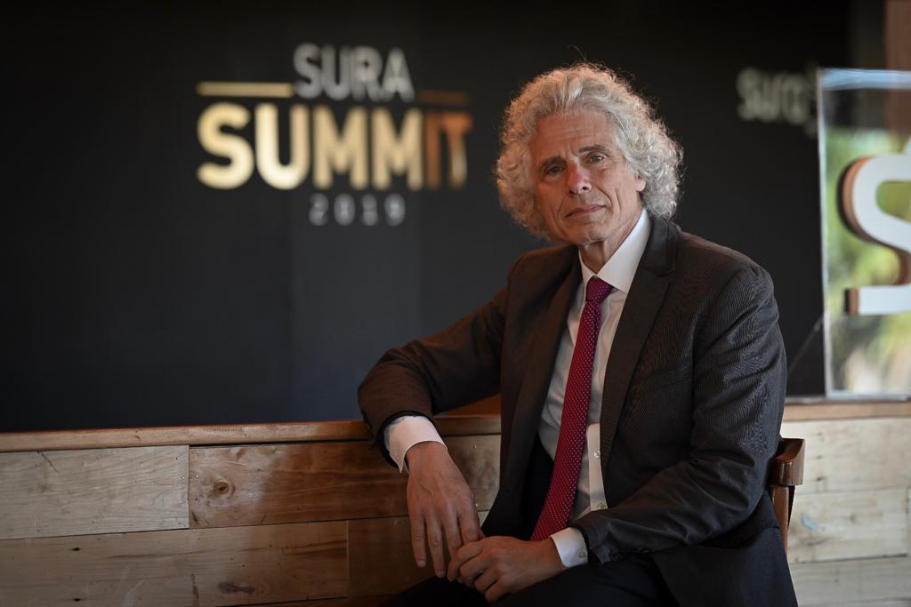 InversionSURAUY's tweet photo. Hoy finalizamos la gira latinoamericana de #SURASUMMIT en Montevideo. Steven Pinker (@sapinker), uno de los 100 intelectuales más importantes del mundo, nos acercó a ver el mundo desde las posibilidades, sin desconocer los grandes desafíos que enfrentamos cada día. #SURASummit19 https://t.co/m80OGfPvzU