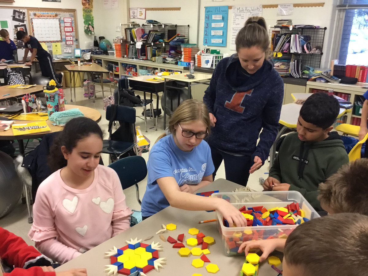 sjenkinsHP's tweet photo. We filled our Pom Pom jar and earned another #Makerspace! #osd135 @hpointschool https://t.co/xpdUuyn8VK