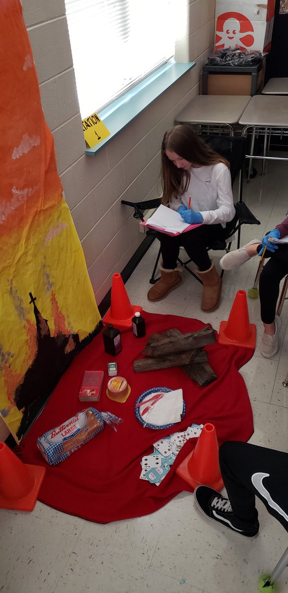 HixJen's tweet image. RMS 7th grade ELA Junior Detectives are making connections and inferences while looking at evidence gathered in The Outsiders crime scene.  #thatsrotolo @wolftastic28