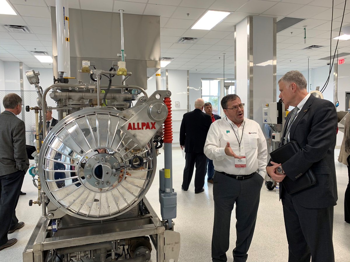 NCgoldenLEAF's tweet photo. In this edition of Golden LEAF News:
- All In NC with @TLordNC
- @NCFoodInnovLab ribbon cutting with @ncLEAFchief 
- Q&amp;A on @NCAgriculture with Agriculture Commissioner Steve Troxler
- Golden LEAF Scholarship Alumnus Jonathan Mills
Check it out https://t.co/QCjSjUSKaV
#GLF20th https://t.co/uxQ13Gi1w3