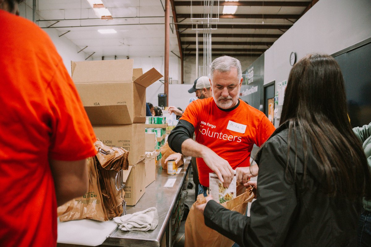 UWTriangle's tweet photo. 18% of senior citizens in North Carolina are struggling with #hunger. Our partners from @WellsFargo, @Deloitte, @FifthThird, & @Vaco_Raleigh won't let them down.
Today, 100+ volunteers packed 1,400 bags of food that @FoodShuttle will deliver to seniors in need! #uniting4good https://t.co/3HkXbPOQSK