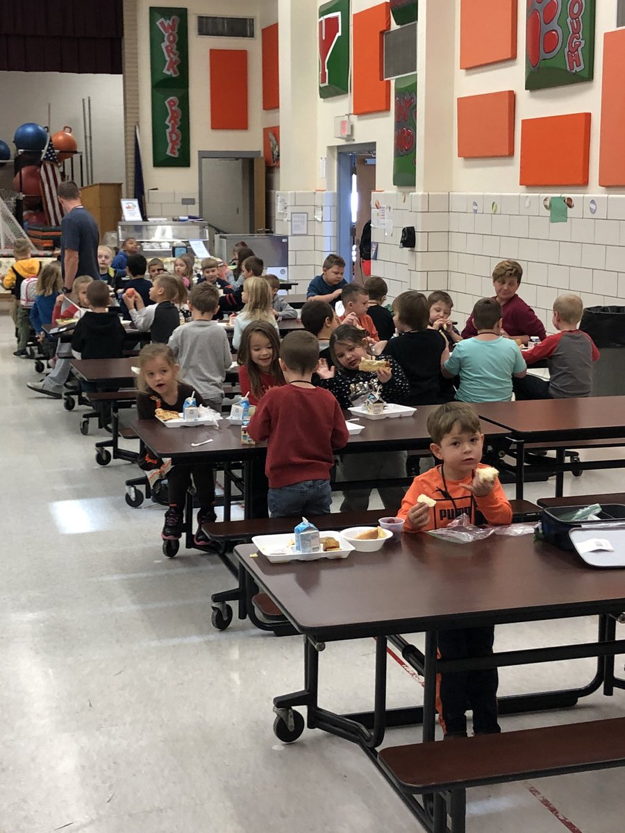 JGeisweidt's tweet photo. Made to order pancakes at H.W. Good Elementary school. The little ones are loving the pancakes. The fresh strawberries and blueberries seem to be the favorite topping. Great job Andy and Brenda! https://t.co/zFaqNefRFq