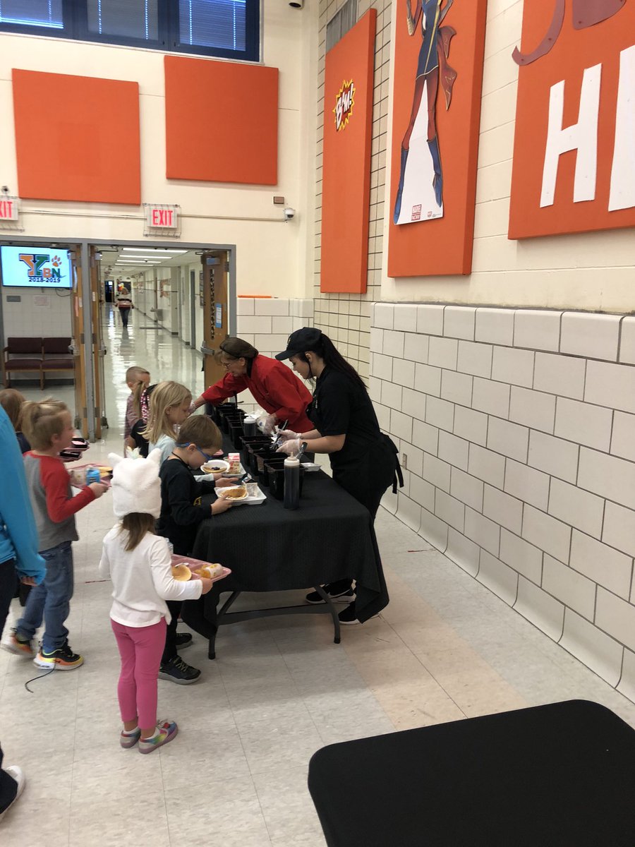 JGeisweidt's tweet photo. Made to order pancakes at H.W. Good Elementary school. The little ones are loving the pancakes. The fresh strawberries and blueberries seem to be the favorite topping. Great job Andy and Brenda! https://t.co/zFaqNefRFq