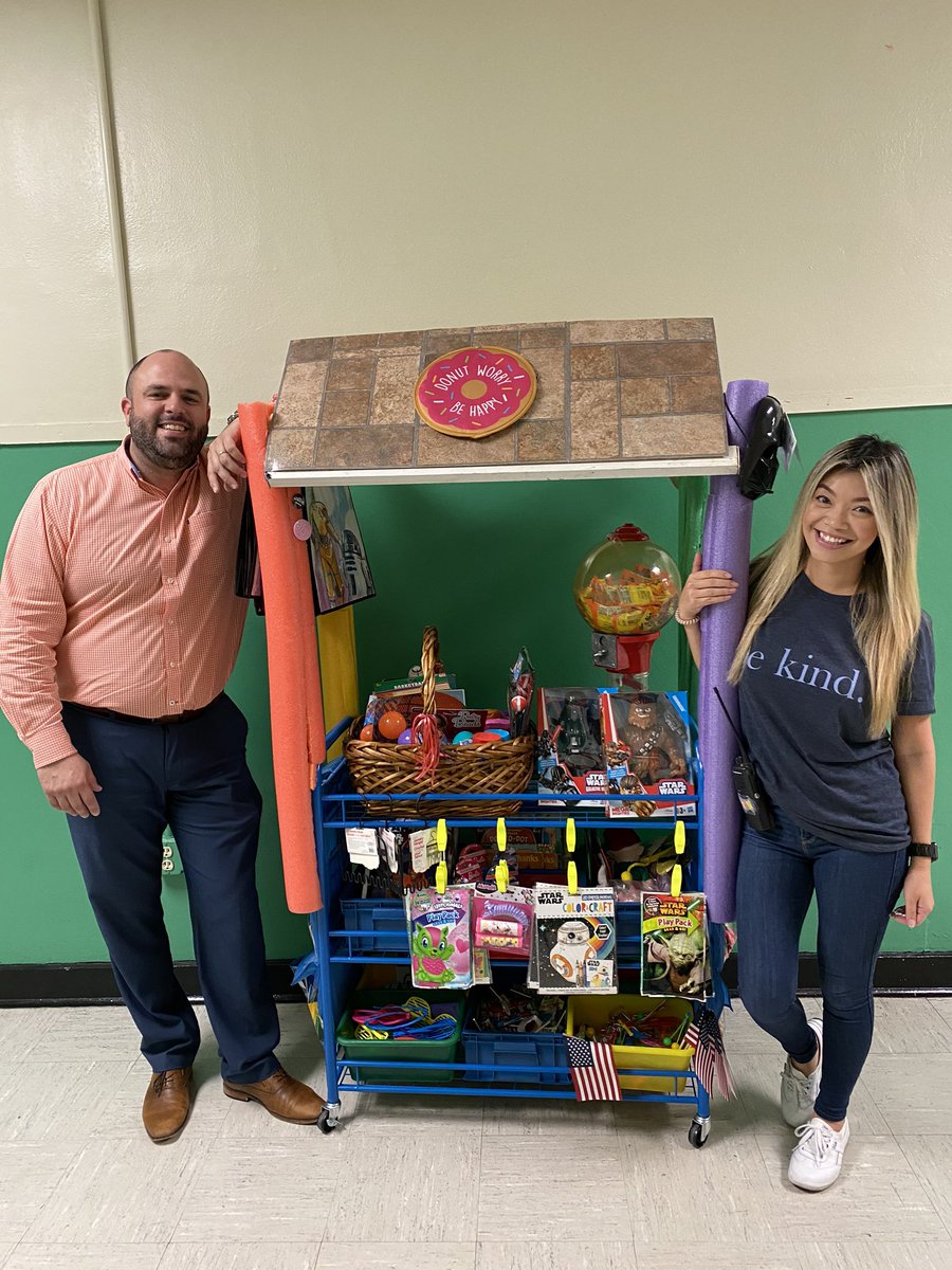 VanEBlanton's tweet photo. Van E. Blanton celebrates students for demonstrating mastery on their iReady reading and mathematics lessons. Will it be your homeroom next week? #Iready #studentmastery #MyIready @MDCPS @PeterCedeno_ @MDCPSCentral @MarieSRobinson @MDCPSAcademics @CurriculumAssoc https://t.co/otiMK76NKw