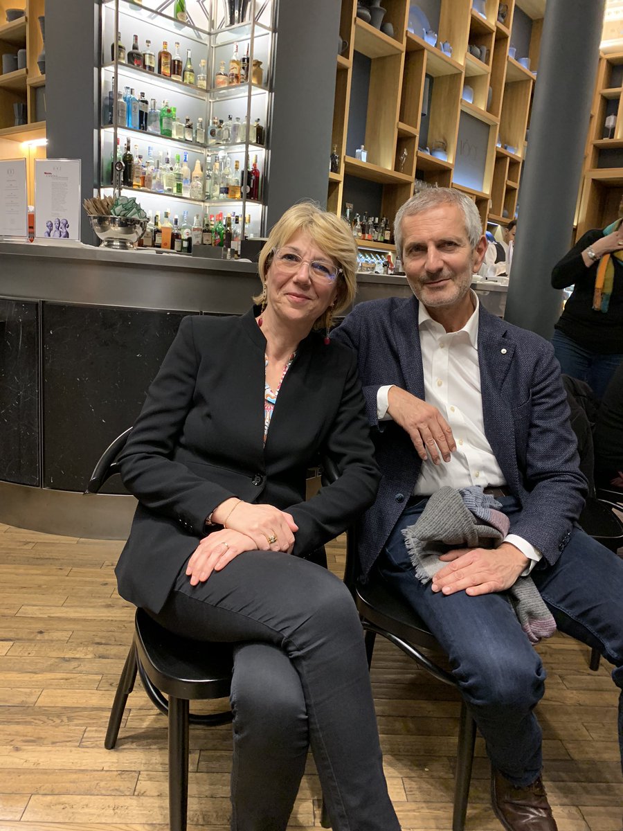 Contornidinoir's tweet photo. #BookCityMilano @BOOKCITYMILANO con un aperitivo e due chiacchiere con @GianricoCarof #laformadeltempo @Einaudieditore #vitadablogger https://t.co/Ds7Qyb3rQo