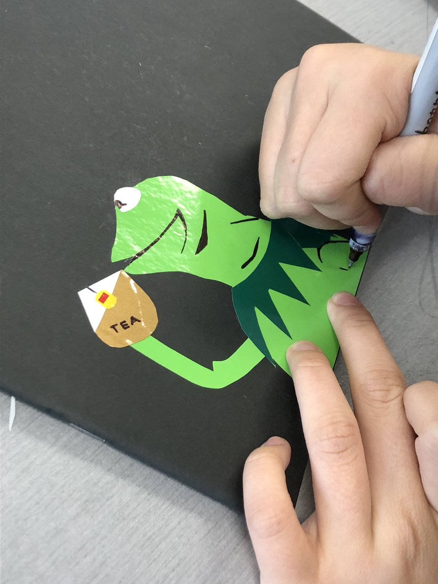 HTSCACalderone's tweet photo. Chill in’ in the art room on a Friday afternoon listening to Christmas Carols decorating our sketchbook covers #greatendtotheweek #great8A #homeroom @HTSRichmondHill https://t.co/prFsDCS4Xy