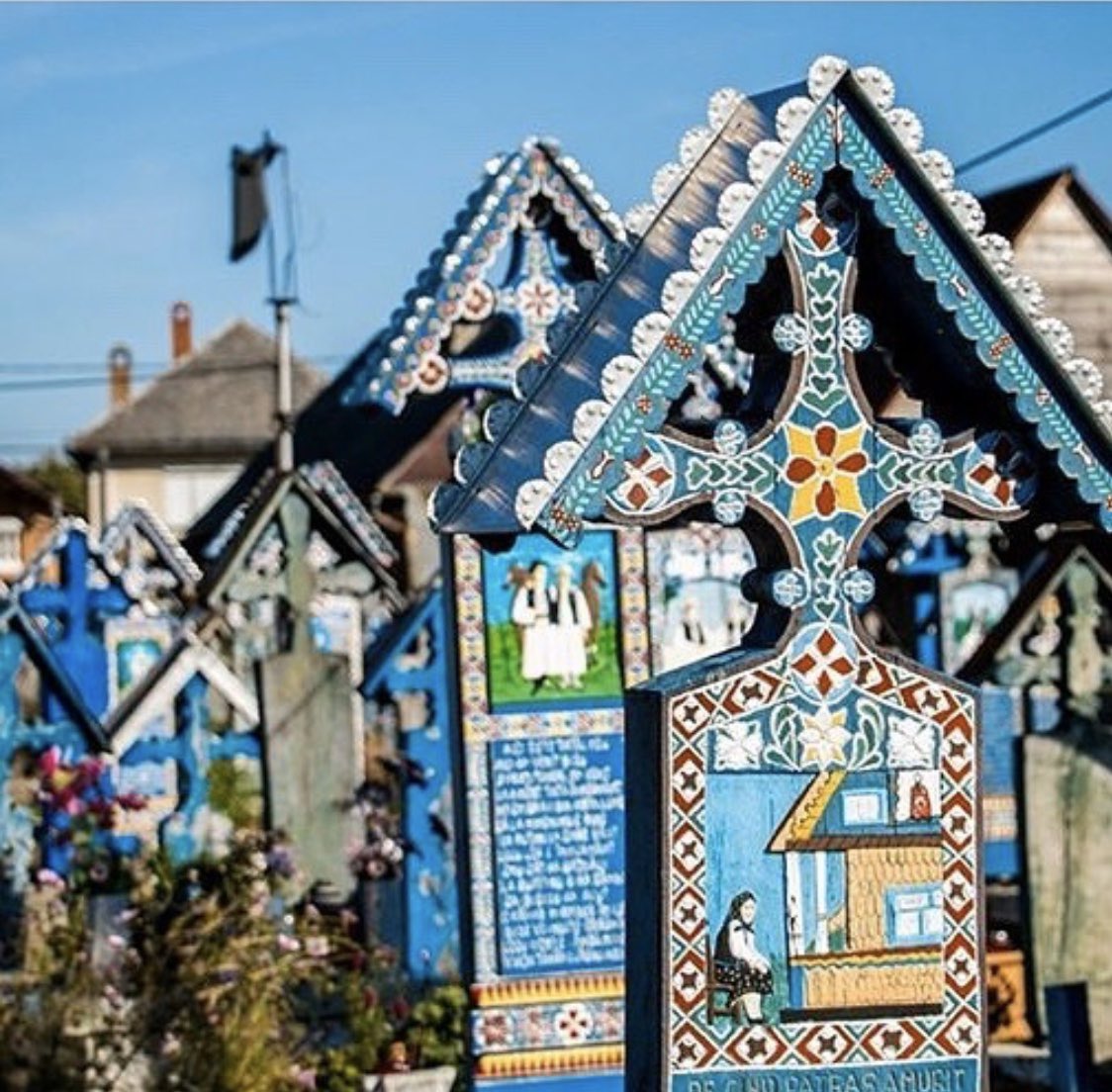 traveling2ro's tweet photo. The Merry Cemetery - a cemetery in the village of Săpânța, Maramureş, famous for its colourful tombstones with naïve paintings. It became an open-air museum and a national tourist attraction.
#traveling2romania #romania #maramures #sapanta
#merrycemetery 
📷 @theseforeignroads https://t.co/UepaCWaubv