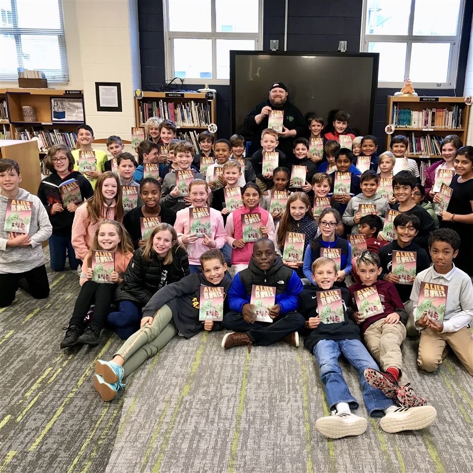 otherland71's tweet photo. Yesterday I got asked back to @TheWalkerSchool, my old school, to talk to the 2nd and 5th grades about #AlienBones. I had a fantastic time! The students were great! @1firstcomics https://t.co/O1lHH52C17