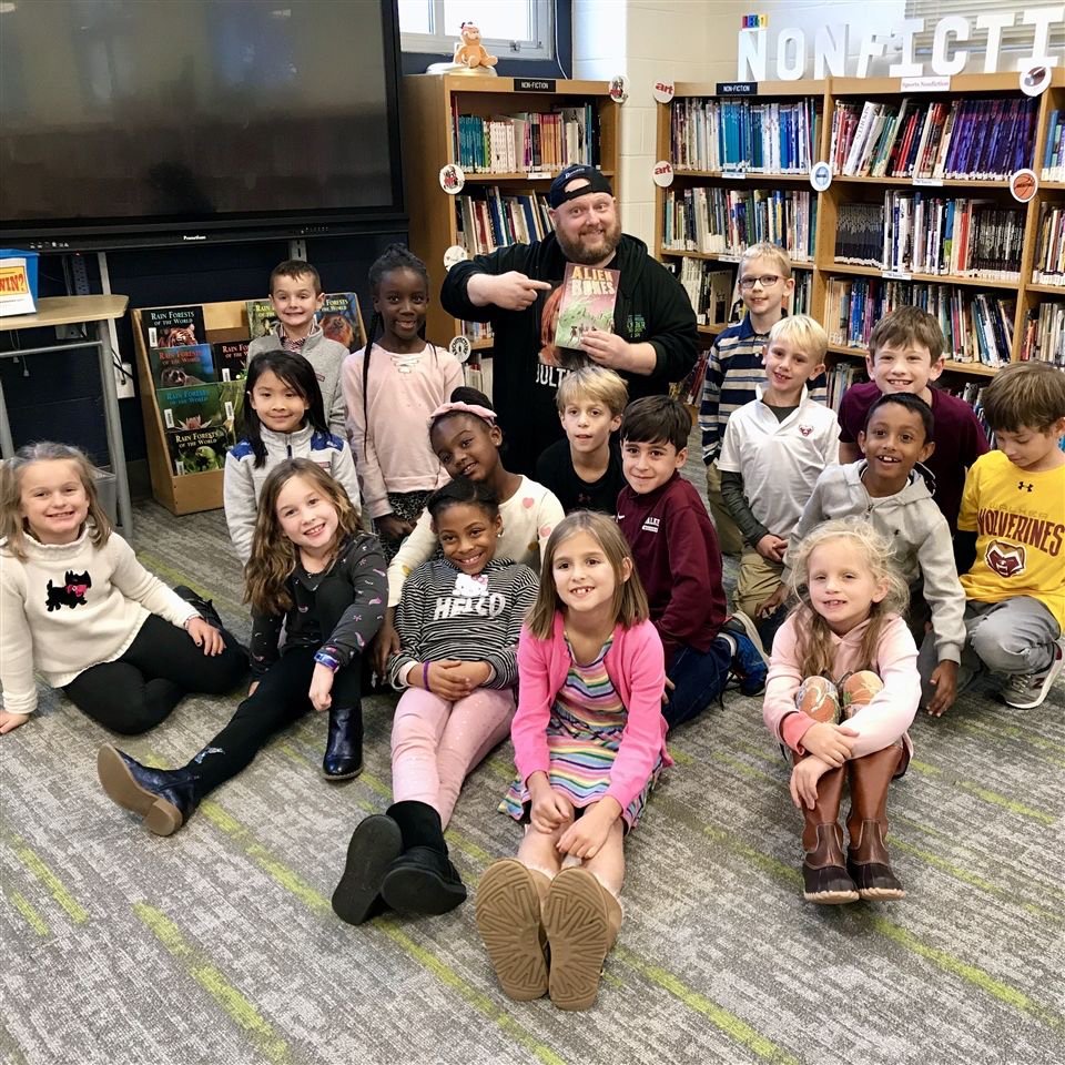 otherland71's tweet photo. Yesterday I got asked back to @TheWalkerSchool, my old school, to talk to the 2nd and 5th grades about #AlienBones. I had a fantastic time! The students were great! @1firstcomics https://t.co/O1lHH52C17