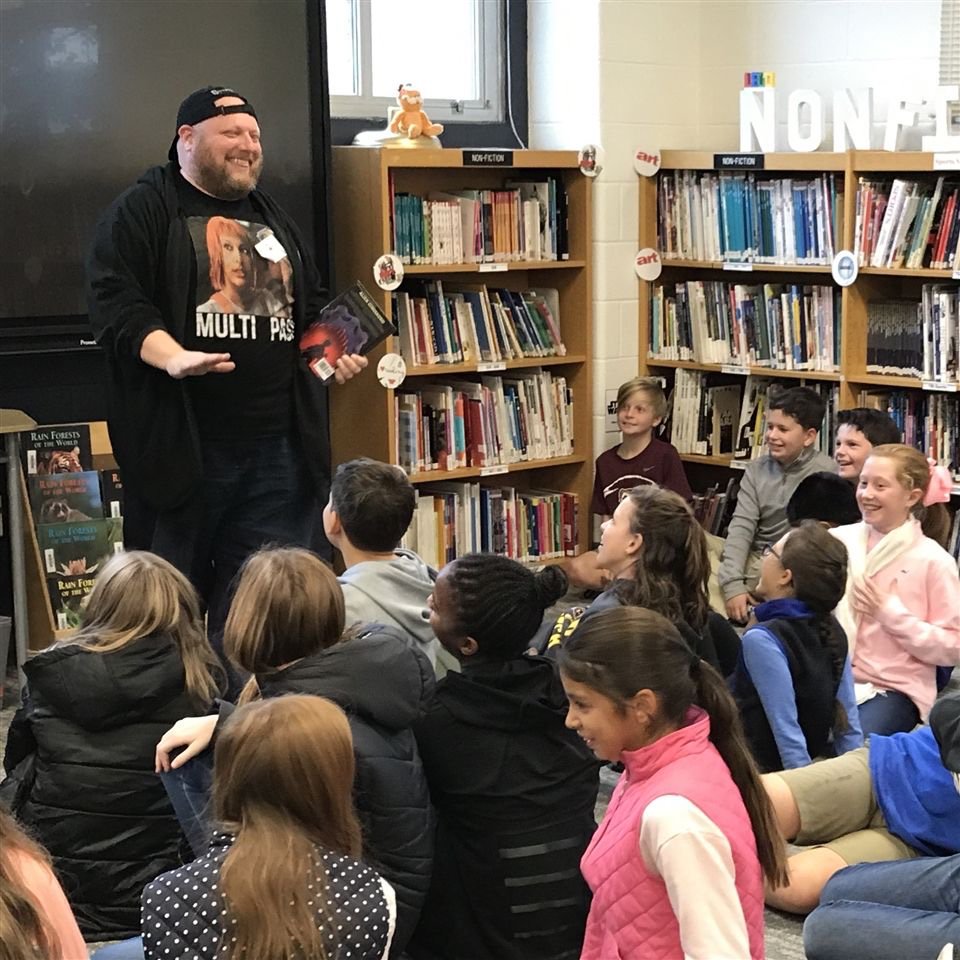 otherland71's tweet photo. Yesterday I got asked back to @TheWalkerSchool, my old school, to talk to the 2nd and 5th grades about #AlienBones. I had a fantastic time! The students were great! @1firstcomics https://t.co/O1lHH52C17