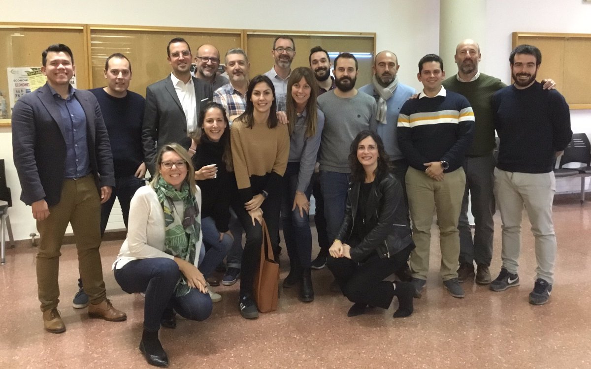 Fotaza de mi grupo #4edición <a href="/ExpertoVentasUA/">Experto en Dirección Comercial y  Ventas UA</a> Grandes profesionales que cada semana dan lo máximo! 
<a href="/63josegodoy/">José Manuel Godoy</a> <a href="/Mariajo73246764/">Mª Jose Ortega</a>
