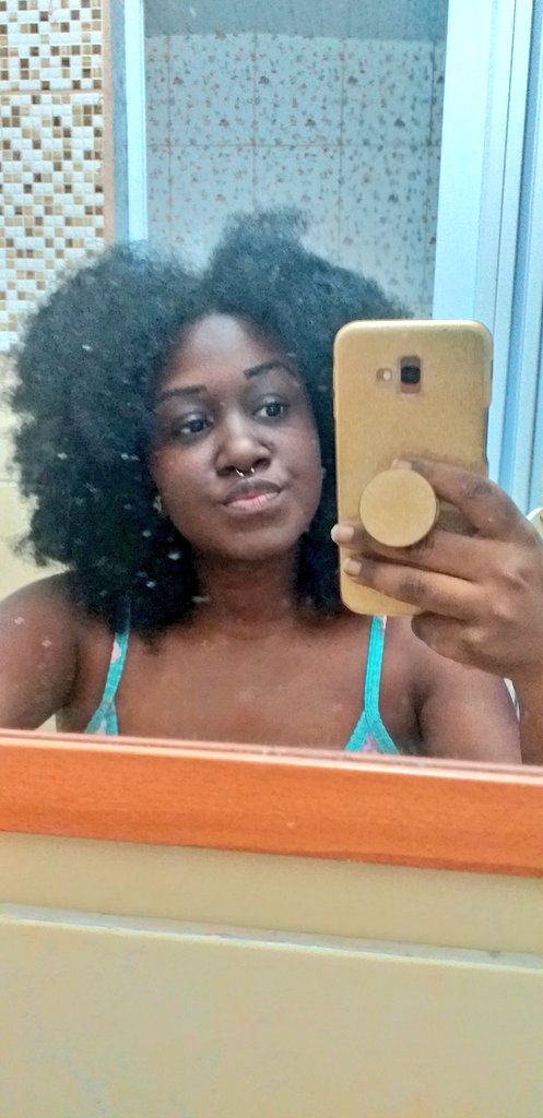 pretonna's tweet image. Não consegui escolher uma só, então...
#Crespa #4C #BlackPower #Pretinhosidade 🦁