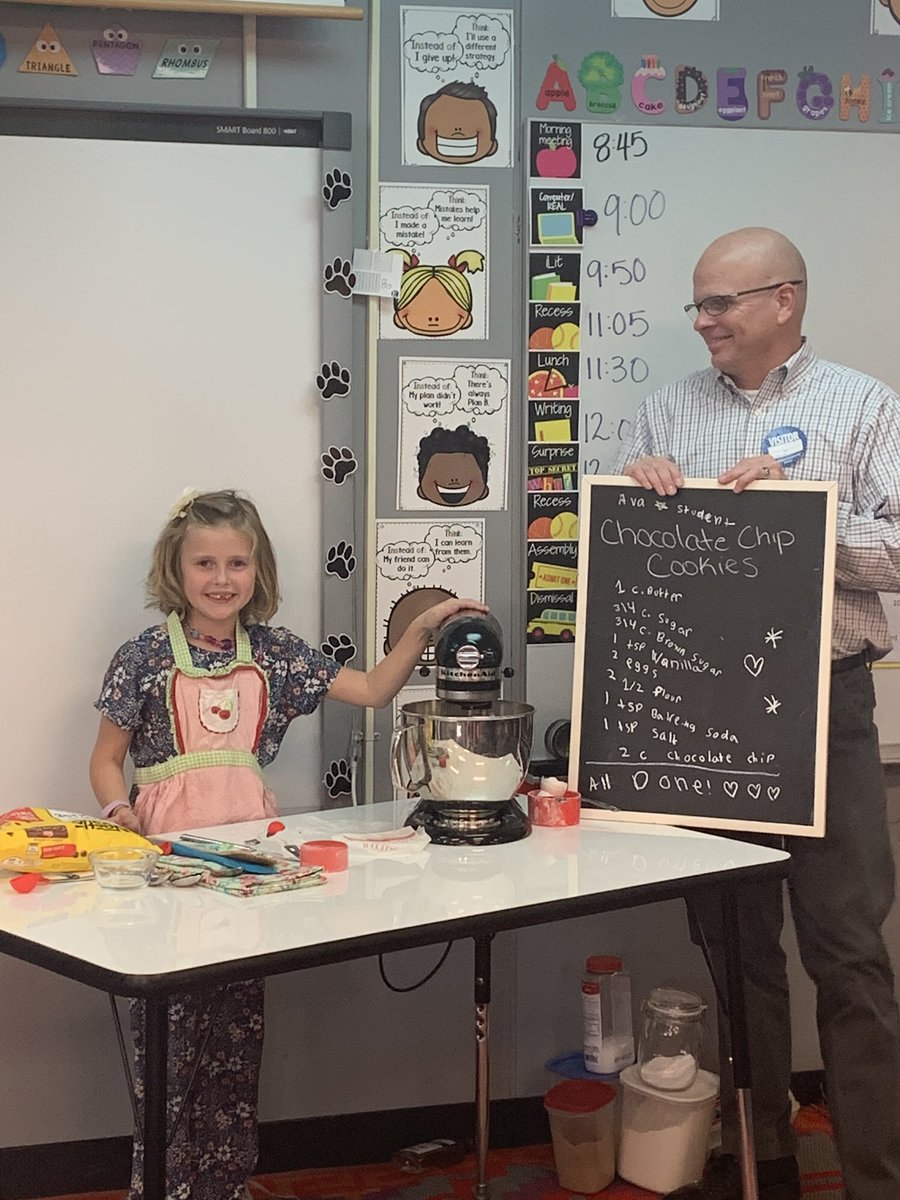 This weeks Star Student Teacher showed us how to make homemade chocolate chip cookies and we LOVED it!! Very yummy and fun! 😋