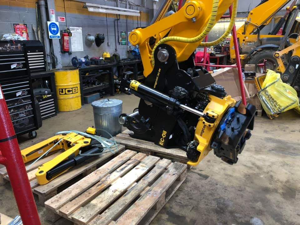 engcon_uk's tweet photo. Here's a gorgeous new @JCBmachines 140X with Engcon EC214, DC2 controls, QSC and EC-Oil installed for our friends at @TCHarrisonJCB in Sedgefield fitted by Nasco Load Indicators. 💛🖤🇬🇧🇸🇪#Engcon #EC214 #DC2 #QSC #ECOil #JCB #140X #XSeries #Service #Installation #BlackAndYellow https://t.co/LqqecRaSaw