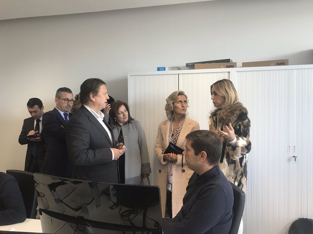 morecolab's tweet photo. Hoje recebemos a visita da Ministra da coesão territorial, Ana Abrunhosa. Acompanhada pela professora Isabel Ferreira, Secretária de estado da valorização do interior, que lhe veio dar a conhecer o colab. #morecolab https://t.co/3u2gLag4wS