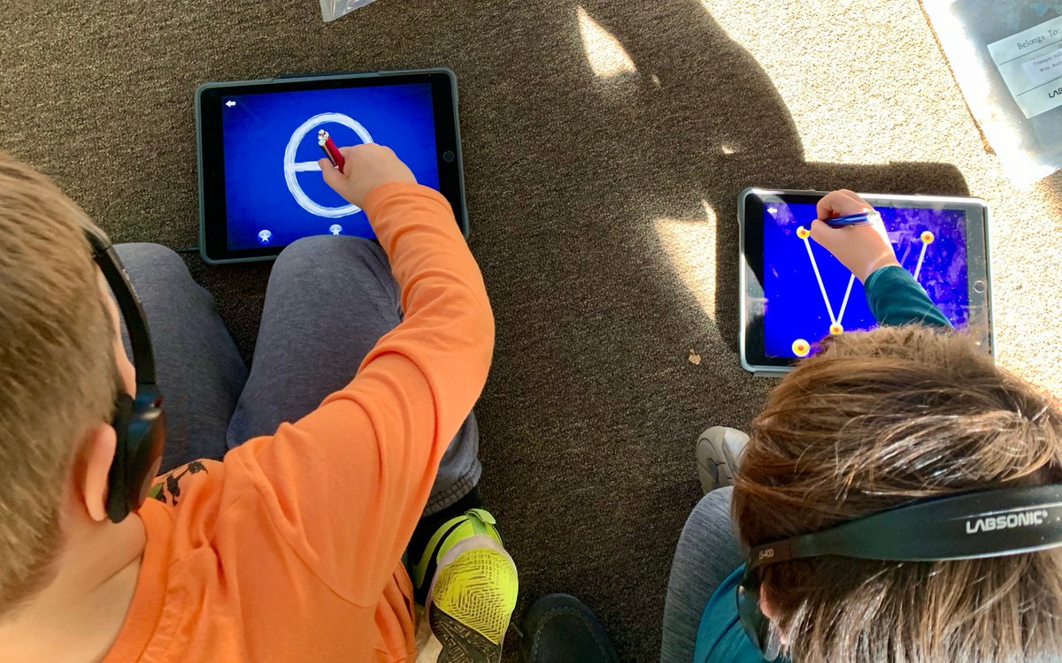 KariAddington's tweet photo. Kindergarten students practice writing their letters using styluses and the @letterschool app  #startatthetop #pencilgrip #handstrength #dexterity @FalesPrincipal @romcquill https://t.co/Ej8MNlWRnm