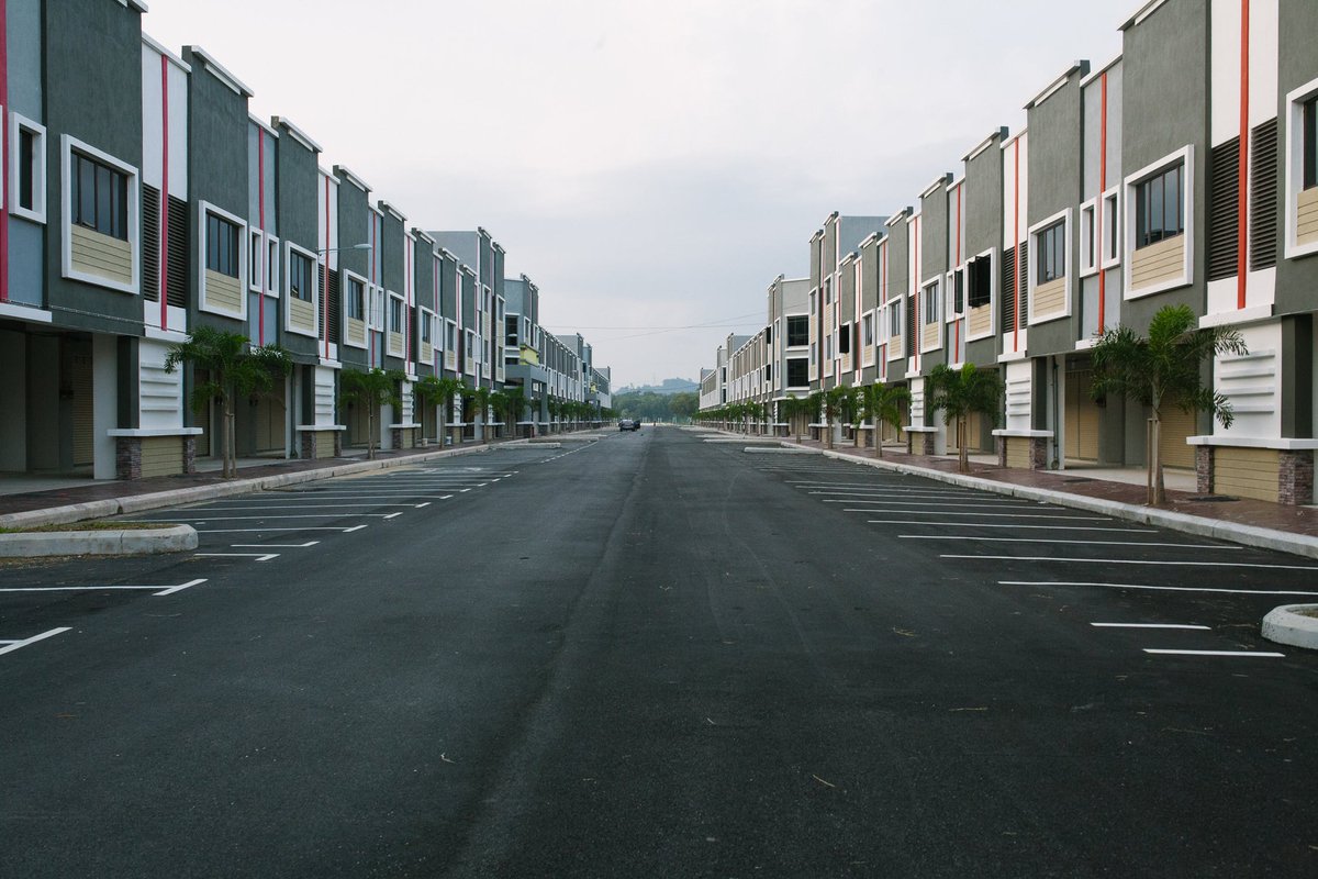 LSEInequalities's tweet photo. Find out how #housing issues become intertwined with #ethnonationalism and divisions between #stateless people, #refugees and citizens at #III's #LSEMigration seminar with Dr Romola Sanyal (Associate Prof @LSEGeography) Weds 27th Nov, 1-2pm.
https://t.co/nSNvTIoSQM https://t.co/FbZ8eKahkV