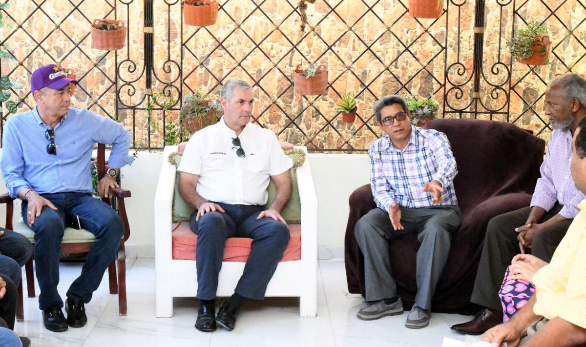 MiguelMedinatv's tweet photo. Ahora llegamos a Hato Mayor, donde el pastor Amos Cáceres, recibe en su residencia junto a líderes sociales de la provincia, al próximo presidente de la República, Gonzalo Castillo. @Gonzalo2020RD #HatoMayorEsDeGonzalo https://t.co/LkMhtoKHNI