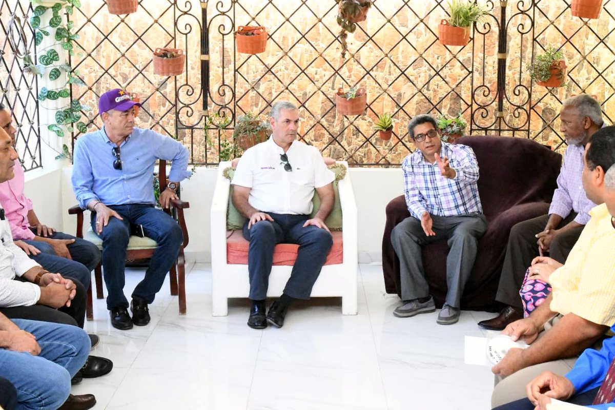 MiguelMedinatv's tweet photo. Ahora llegamos a Hato Mayor, donde el pastor Amos Cáceres, recibe en su residencia junto a líderes sociales de la provincia, al próximo presidente de la República, Gonzalo Castillo. @Gonzalo2020RD #HatoMayorEsDeGonzalo https://t.co/LkMhtoKHNI