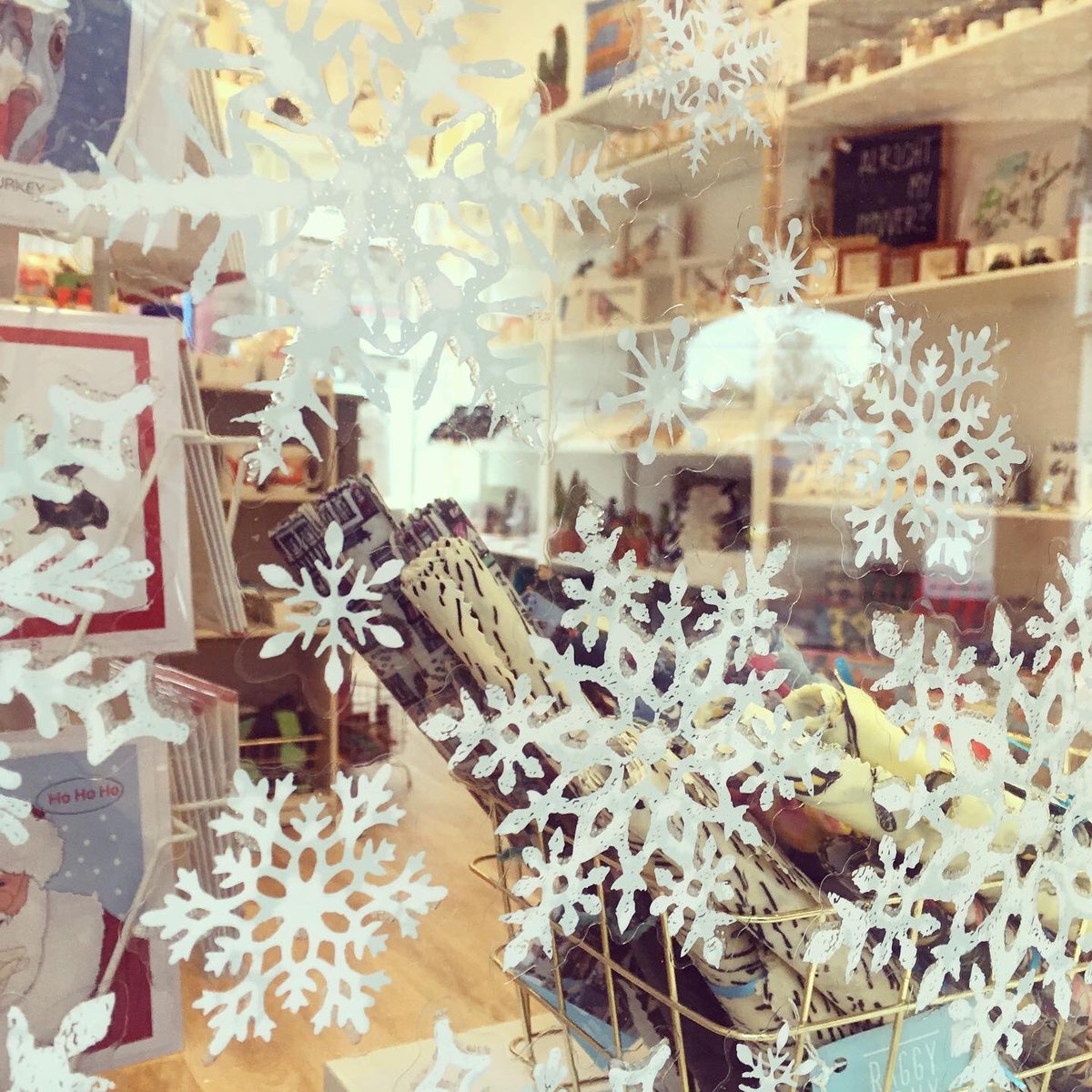 RocketandBird's tweet photo. ⭐️🎄❄️We’re definitely starting to feel festive at ‘Rocket and Bird’ 🤶🏻⛄️🎁 
Check out our new shop window display! 

This Christmas #shopsmall #buylocal and support your independent shops! 
We guarantee a unique shopping experience when you do your gift shopping with us 🚀🐥 https://t.co/f4VyDCw09n